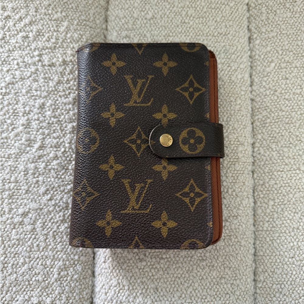 Rare! Louis Vuitton wallet/passport holder
